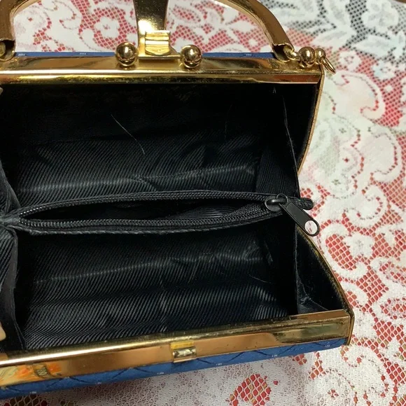 Cute brass and rhinestone purse - Picture 9 of 17